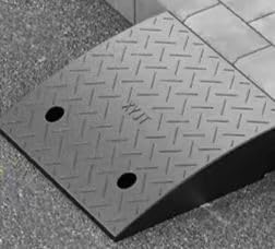 Robuste Schwellenrampe aus Gummi for 10–20 cm Anstieg – langlebige Bordsteinrampe for Einfahrten, Motorräder und Fahrräder(50x50x11cm) von ZGHQHCDRH