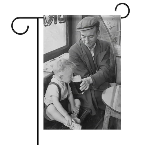 Boy Sips His First Beer Wall Art, Dad And Son in Pub, Schwarz-Weiß-Druck Flagge Outdoor Garten Beliebte Moderne Dekorative Designs Stil Einheitsgröße von ZKMBMU