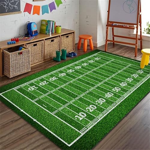 ZLXMN GrüNer FußBallfeld-Teppich,70x140cm,Wohnzimmerteppich FußBallfeld-Aufdruck füR Sportbegeisterte,Sportfeld-Teppich füR Jungen-Schlafzimmer Spielzimmer rutschfeste Waschbare Innenmatte von ZLXMN