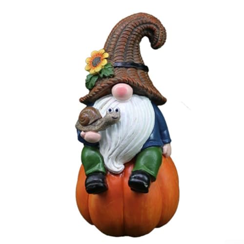 Ein Hauch von Whimsy bezaubernde Gartenfigur aus Kunstharz eines Zwergs auf einer Kürbislandschaft von ZMdooreasy