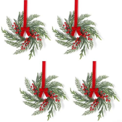 ZMdooreasy Vier Mini-Weihnachtskränze mit Büffelkaro-Schleife und roten Beeren, geeignet für Küchenschränke und kleine Flächen, aus Kunststoff und Stoff (1) von ZMdooreasy