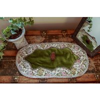 Grün Seidig Samt Ovale Tischdecke Mit Goblin-stoff Und Vintage Silber Spitze von ZNeedleworks
