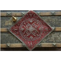 Roter Seidig Samt Tischdecke Mit Silber Gold Vintage-stil Plätschert von ZNeedleworks