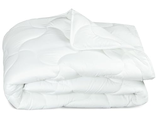 ZOLLNER Bettdecke - Polyester - atmungsaktive Füllung - 135x200cm mit 1300g Füllung - Made in Europe - waschbar bis 95°C - Wärmeklasse 3 - Oeko Tex® Zertifiziert ZOLLNER Bettdecke - Polyester - atmungsaktive Füllung - 135x200cm mit 1300g Füllung - Made in Europe - waschbar bis 95°C - Wärmeklasse 3 - Oeko Tex® Zertifiziert von ZOLLNER