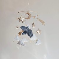 Weltraum Baby Mobile Junge - Blauer Bär Für Kinderzimmer Gender Neutral Mond Krippe Eisbär Und Astronauten von ZOZOtoys