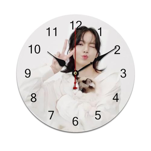 ZRCLXLVU Lisa Diese rahmenlose Wanduhr aus umweltbewusstem PVC bietet einen leisen Betrieb und minimalistischen Stil, der für verschiedene Innenräume geeignet ist. ZRCLXLVU Lisa Diese rahmenlose Wanduhr aus umweltbewusstem PVC bietet einen leisen Betrieb und minimalistischen Stil, der für verschiedene Innenräume geeignet ist. von ZRCLXLVU