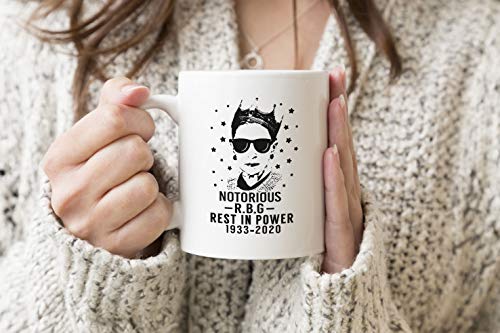 Notorious RIP RBG Queen of Feminism Ruth Bader Ginsburg RIP Weißer Becher Kaffee Tee Mug Cup 330 ml Becherschale Tasse von ZYDUVA