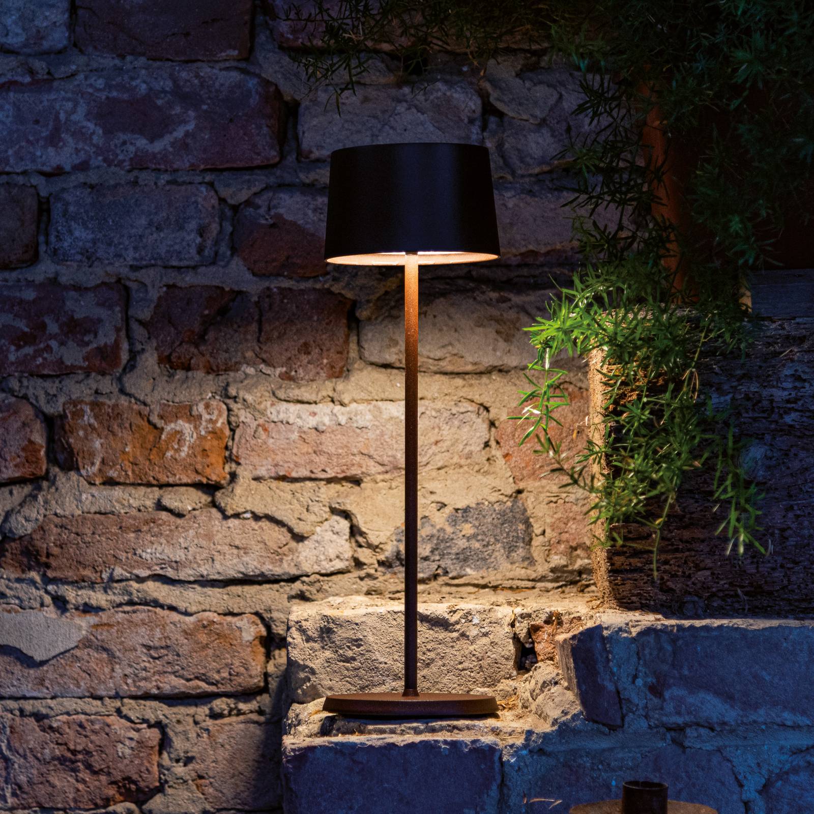 Zafferano Olivia 3K Akku-Tischlampe IP65 corten von Zafferano