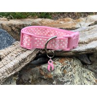 Hundeleine Pink Polka Dot - Pinke Gepunktete Brustkrebs Bewusstsein Und Weiße Luxus von ZanyZak