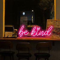 Custom Be Kind Neon Schild, Pink Wandkunst Led Personalisiertes Licht Schild Für Zuhause Schlafzimmer Deko von ZapZin