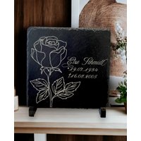 Personalisierte Rosen-Schieferplatte 20x20 cm | Gedenkplatte Mit Name Und Datum Trauergeschenk Gedenktafel Grabplatte Grabdeko Personalisierte Rosen-Schieferplatte 20x20 cm | Gedenkplatte Mit Name Und Datum Trauergeschenk Gedenktafel Grabplatte Grabdeko von ZaraTiv