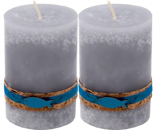 ZauberDeko Stumpenkerzen Kerzen Grau mit Petrol Fisch Tischdeko Kommunion Konfirmation Isaak 2 Stück von ZauberDeko