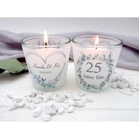 Windlicht Votiv Banderole Silberhochzeit 25 Jahre Ehe Eukalyptus Grün Silber Tischdeko Personalisiert 7, 5cm H von ZauberDekoShop