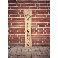 Willkommensschild Aus Holz Mit Gravierbarem Herz | Geschenk Einzug, Richtfest, Hochzeit Türschild Wetterfest Handgemachter Aufsteller von ZauberHolz