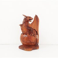 Drachen Statue Aus Holz. Dracheneier Schlüpfer. Baby Drache. Werden in Die Welt Geboren. Valentinstag. Geschenk Für Papa. Ihn von ZeeWoodart22