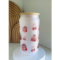 Buch Erdbeer Glas Mit Bambusdeckel & Strohhalm - Leserinnen Geschenk Sommer Motiv Bookish von Zeilenschaetze