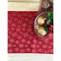 Brokat Weihnachten Schneeflocken Tischläufer Wohndekor/Feiertage Winter Veranstaltungen Geburtstag Display Tisch Kommode Kaffee - & Beistelltisch Brokat Weihnachten Schneeflocken Tischläufer Wohndekor/Feiertage Winter Veranstaltungen Geburtstag Display Tisch Kommode Kaffee - & Beistelltisch von ZenCreativeDesigns