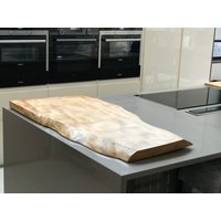 Custom Live Edge Holz Schneidebrett Große Charcuterie Servierplatte Custom Live Edge Holz Schneidebrett Große Charcuterie Servierplatte von ZennorMade