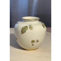 Vintage Porzellan Vase Hertel Jacob Porzellan, Bavaria 1970 Handarbeit Handarbeit, Golddekor Deutsche, Cremeweiße Porzellanvase, Sammlervase von ZephyrVintageShop