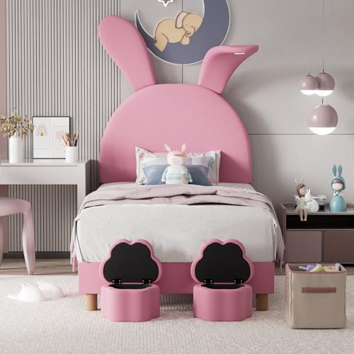 Kinderbett 90x200 mit 2 Aufbewahrungshockern und LED Nachttischbeleuchtung, Polsterbett mit Kopfteil, Einzelbett für Mädchen Lattenrost und ausklappbare Hasenohren, Aus Samt Rosa (Ohne Matratze) von Zepneiy