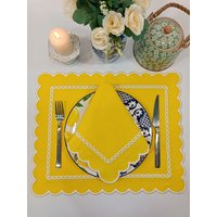 12 Stück Weiße Geprägte Wiederverwendbare Goldene Servietten Und Gestickte Tischsets | 6Er Set 12 Stück Weiße Geprägte Wiederverwendbare Goldene Servietten Und Gestickte Tischsets | 6Er Set von ZeyrsHome