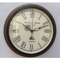 Hölzerne Wanduhr, Vintage Analoge Braunes Messingdesign Für Haupt - Und Bürodekor/12-Zoll-Rund von ZhrAntiques