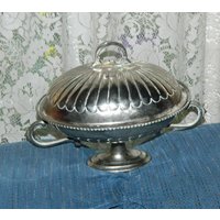 Ein Vintage 2-P.c~Silver-Teller ~ Einzigartig Geformten Servierplatte W/Sockel Eine Schöne Ergänzung Zu Ihrem Mittagessen Hochzeit Abendessen von ZiggyzAttic