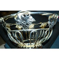 Eine Silberplatte Korb W/Traube Design ~ Tischdekoration Mit Etwas Patina Poliert Macht Eine Große Frucht Oder Blumenkorb von ZiggyzAttic