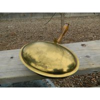 Vintage Messing Bettwärmer Mit Holzgriff~Mitte-Jahrhundert Pfannenmodell Aus Messing~Schöne Rustikale Kamin Dekoration~Verwendung Als Stiller von ZiggyzAttic