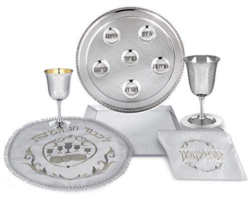 Passover Seder Komplettes Geschirr-Set aus gehämmerter Vienna Collection – Seder-Teller, Matzo-Tablett, Kiddush-Tasse, runder Matzah-Bezug & Afikomen-Tasche Pesach-Geschirrwaren von Zion Judaica von Zion Judaica Ltd