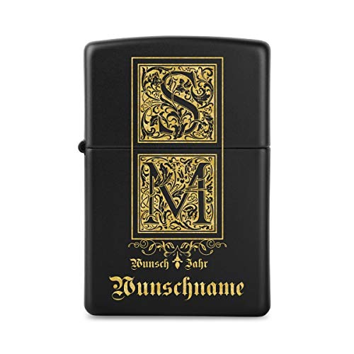 Sturmfeuerzeug Messing Mattschwarz Geschenk Gravur Individuell - Verzierte Initialen von Zippo & Kartenmachen.de