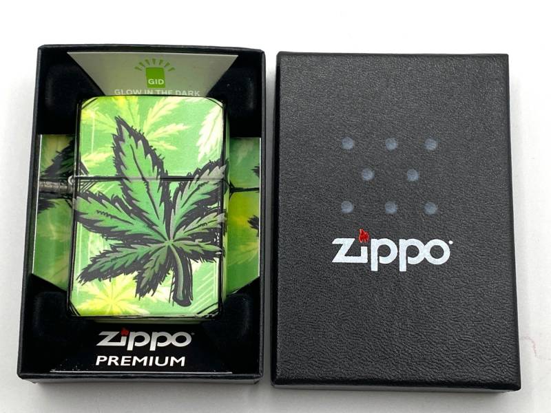 Zippo Feuerzeug ZIPPO 540° Cannabis Hanfblatt Glow in the Dark green (in einer Geschenkbox verpackt inkl 1x Zippo Benzin gratis), Neuheit 2024 von Zippo