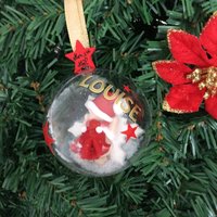 Personalisierte Weihnachtskugel Für Den Weihnachtsbaum, Ein Kleines Mädchen Personalisierte Weihnachtskugel Für Den Weihnachtsbaum, Ein Kleines Mädchen von Zoeetnana