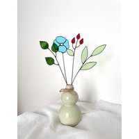 Blumenstrauß Mit 4 Stielen, Blumenstrauß Aus Glas, Blumen Glas, Blumen, Blumenstrauß, Blumenstrauß, Blauer Mohn, Hagebutte, Grüne Blätter von ZokaKurylov