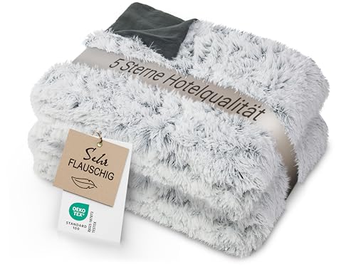 ZOLLNER Kuscheldecke extra flauschig in 220x240 cm - kuschelige und warme Couchdecke - waschbar bis 30°C – weißes Fellimitat auf grauem Fleece - Hotelwäschequalität - Oeko Tex® Zertifiziert von ZOLLNER