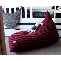 Gestrickter Sitzsack Kinder Pouffe Aus Roter Weinroter Baumwolle von ZuriHouse