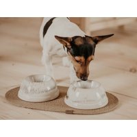 Keramik Fressnapf-Set Mit Juteteppich. Moderne Fressnäpfe Hundefuttermatte. Fressnapf Tischset Aus Jute. Steingut Futter Oder Wassernapf Keramik Fressnapf-Set Mit Juteteppich. Moderne Fressnäpfe Hundefuttermatte. Fressnapf Tischset Aus Jute. Steingut Futter Oder Wassernapf von ZuzeCeramics