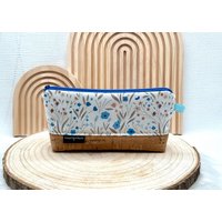 Federmäppchen - Federtasche Stiftemäppchen „Blaublüten" Mit Boden Aus Baumwolle/Kork von Zwergenhexe