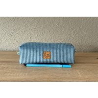 Federmäppchen - Schlampermäppchen Stiftemäppchen Aus Weichem Cord in Hellblau Federmäppchen - Schlampermäppchen Stiftemäppchen Aus Weichem Cord in Hellblau von Zwergenhexe