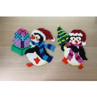Großer Pinguin Mit Tannenbaum Oder Geschenk Aus Bügelperlen von ZwergenmamasDeko