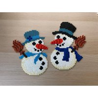 Großer Schneemann Und Schneefrau Aus Bügelperlen/Fensterdeko/Türdeko Großer Schneemann Und Schneefrau Aus Bügelperlen/Fensterdeko/Türdeko von ZwergenmamasDeko