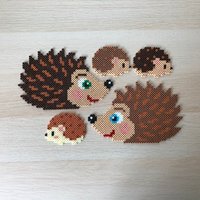 Igel Familie Aus Bügelperlen Herbst Tischdeko/Fensterdeko/Wanddeko/Türdeko von ZwergenmamasDeko