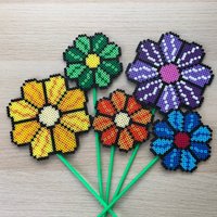 Set Bestehend Aus 2 Blumen Bügelperlen/Gartendeko/Fensterdeko/Türdeko von ZwergenmamasDeko