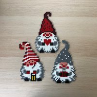 Weihnachtswichtel Aus Bügelperlen Tischdeko/Fensterdeko Weihnachtswichtel Aus Bügelperlen Tischdeko/Fensterdeko von ZwergenmamasDeko