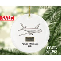 Airport Pilot Weihnachtsverzierung Personalisiert - Individuelles Geschenk Für Piloten Airport Pilot Weihnachtsverzierung Personalisiert - Individuelles Geschenk Für Piloten von aCreativePanda