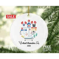 Blutspende Arbeiter Personalisierte Weihnachtsverzierung - Gesundheit Geschenk Vom Patienten Für Krankenschwester Arzt Blutspende Arbeiter Personalisierte Weihnachtsverzierung - Gesundheit Geschenk Vom Patienten Für Krankenschwester Arzt von aCreativePanda