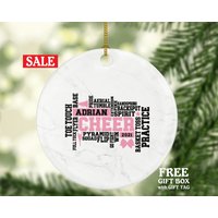 Cheer, Cheerleader Weihnachtsverzierung - Mannschaftssport, Pompom Personalisiertes Geschenk Für Tänzerin Cheer, Cheerleader Weihnachtsverzierung - Mannschaftssport, Pompom Personalisiertes Geschenk Für Tänzerin von aCreativePanda