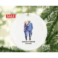 Cowboy Und Cowgirl Western Paar Weihnachten Ornament, Geschenk Viehzüchter Texas Farm Personalisierte Weihnachtsgeschenk Cowboy Und Cowgirl Western Paar Weihnachten Ornament, Geschenk Viehzüchter Texas Farm Personalisierte Weihnachtsgeschenk von aCreativePanda