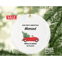 Erstes Weihnachten Verheiratet Weihnachtsverzierung - Personalisiert Als Mr & Mrs Brautpaar Hochzeit Erstes Geschenk Für Cabrio Rotes Auto Ornament Erstes Weihnachten Verheiratet Weihnachtsverzierung - Personalisiert Als Mr & Mrs Brautpaar Hochzeit Erstes Geschenk Für Cabrio Rotes Auto Ornament von aCreativePanda