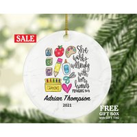 Lehrerin Weihnachtsbaumschmuck Personalisiert - Benutzerdefinierte Montessori Kinderpflege Babysitter Geschenk Für Große Schwester, #1 Lehrerin Weihnachtsbaumschmuck Personalisiert - Benutzerdefinierte Montessori Kinderpflege Babysitter Geschenk Für Große Schwester, #1 von aCreativePanda